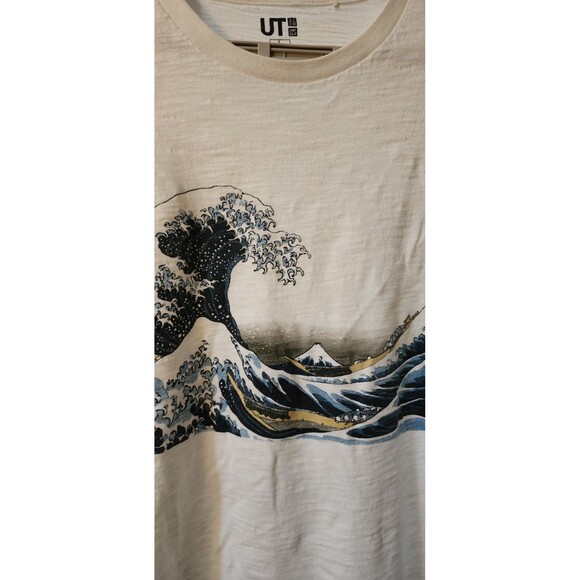 Uniqlo UT Hokusai Blue Great Wave Graphic T-Shirt Size Large Japan Art D25  Nice - Picture 5 of 7
